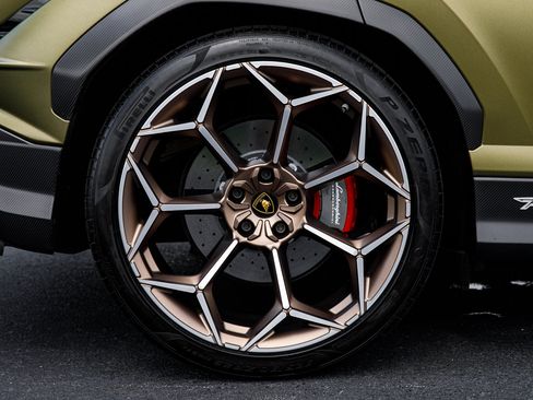 Used 2024 Lamborghini Urus Performante AWD/4WD image 32