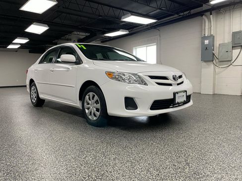 Used 2011 Toyota Corolla LE FWD image 3