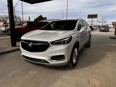 Used 2021 Buick Enclave Essence image 4