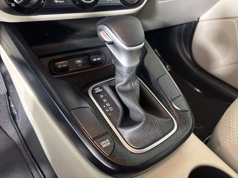Used 2025 Kia Soul LX w/ LX Technology Package FWD image 19