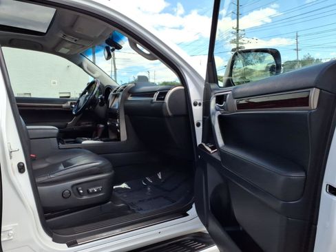 Used 2017 Lexus GX 460 Luxury w/ Sport Design Package AWD/4WD image 13