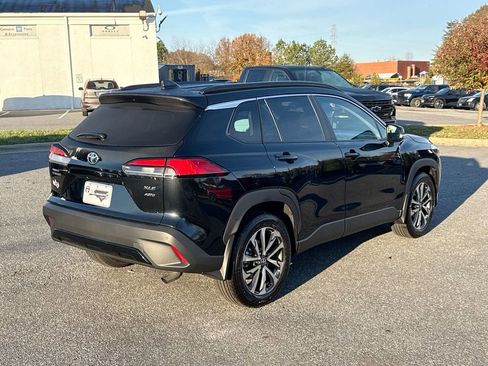 Used 2025 Toyota Corolla Cross XLE image 6