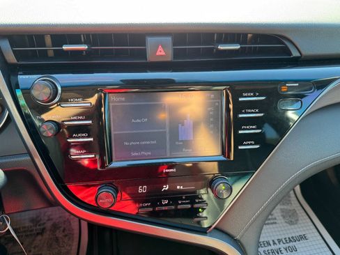 Used 2020 Toyota Camry SE image 19