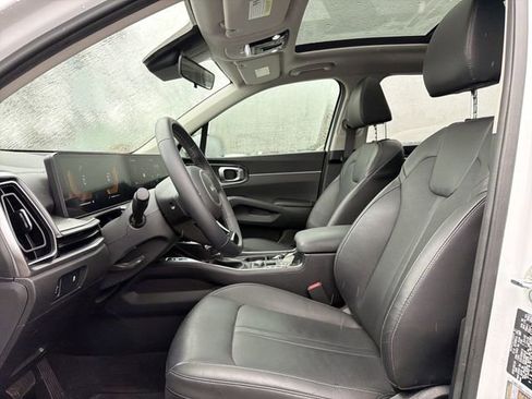 Used 2025 Kia Sorento S w/ Panoramic Sunroof Package image 8
