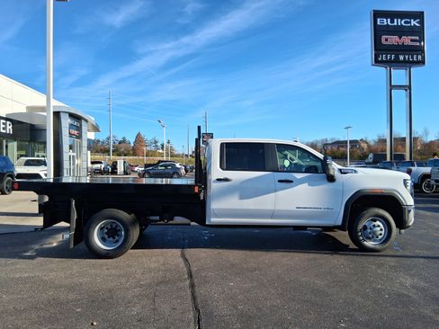 New 2025 GMC Sierra 3500 Pro w/ Convenience Package image 8