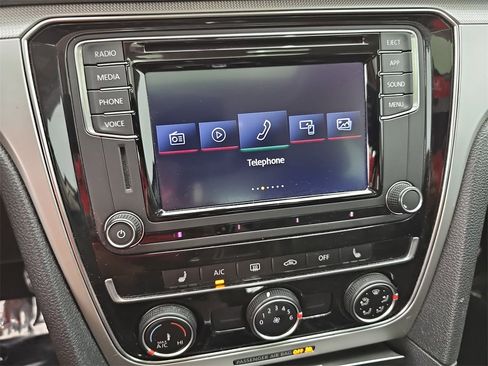 Used 2019 Volkswagen Passat 2.0T Wolfsburg w/ Wheels & Sunroof Package image 24