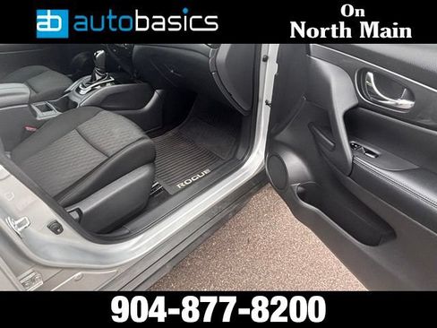 Used 2017 Nissan Rogue S AWD/4WD image 11