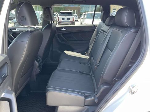 Used 2022 Volkswagen Tiguan SE R-Line FWD image 3
