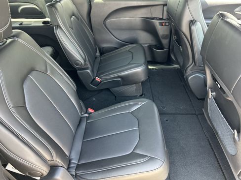 New 2026 Chrysler Pacifica Select FWD image 11