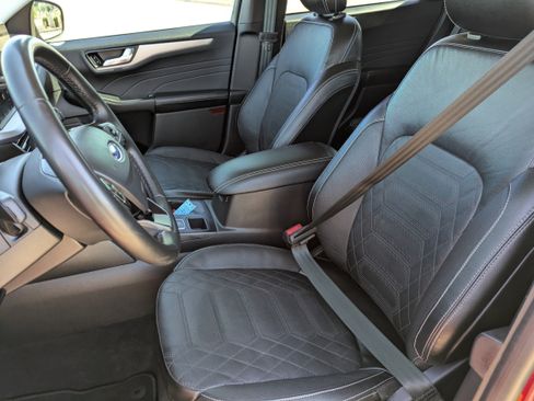 Used 2023 Ford Escape Platinum w/ Premium Technology Package image 27