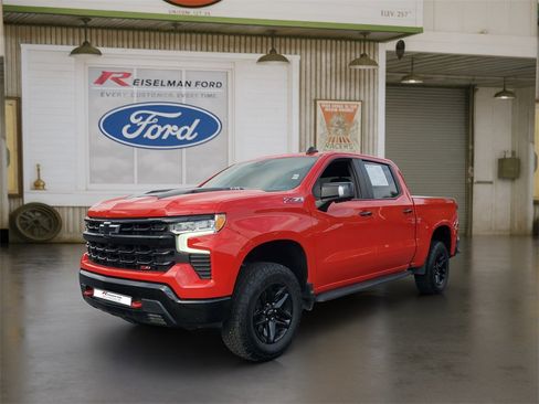 Used 2022 Chevrolet Silverado 1500 LT Trail Boss w/ LT Trail Boss Premium Package image 2