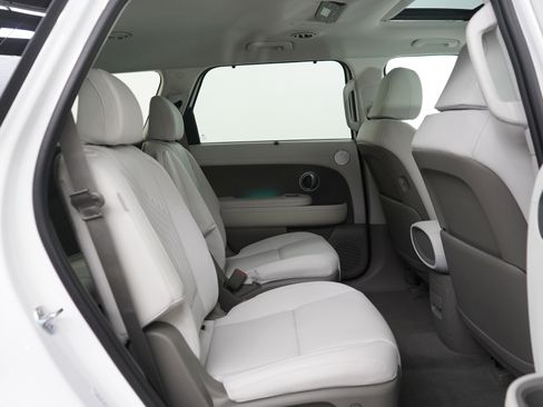 Used 2026 Hyundai Palisade SEL Premium image 12