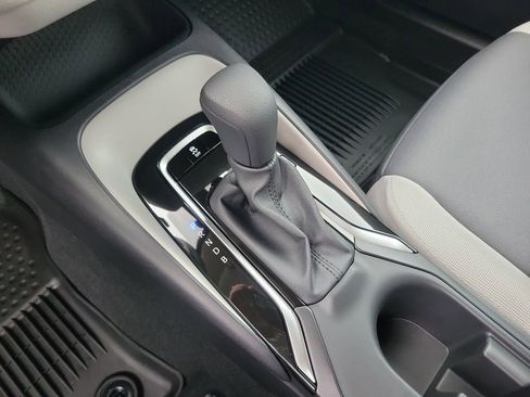 Used 2025 Toyota Corolla LE image 29