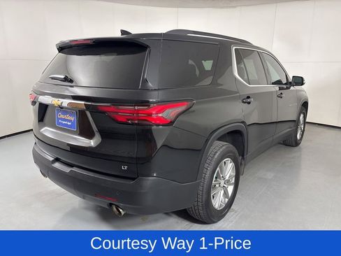 Used 2023 Chevrolet Traverse LT FWD image 11