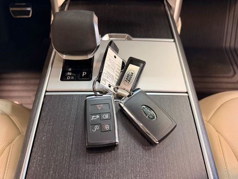 Used 2024 Land Rover Range Rover Long Wheelbase SE AWD/4WD image 17