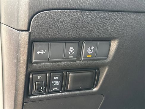 Used 2018 Nissan Armada Platinum w/ Interior Lighting Package image 25