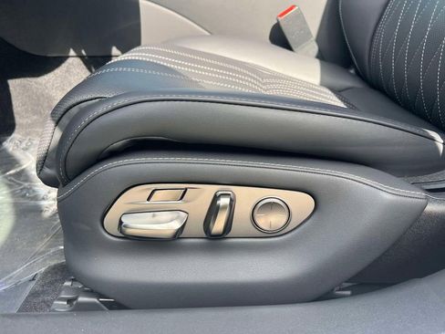 Certified 2025 Lexus LS 500 AWD w/ Luxury Package image 19