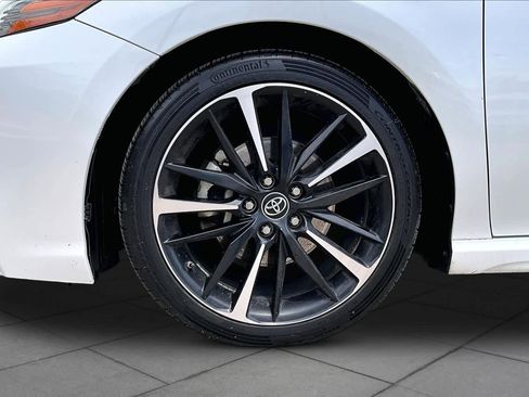 Used 2018 Toyota Camry XSE FWD image 11