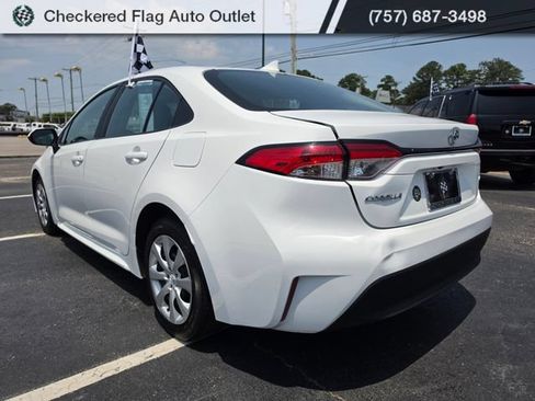 Used 2024 Toyota Corolla LE FWD image 5