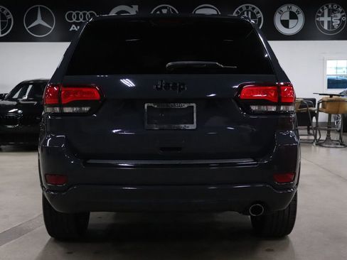 Used 2018 Jeep Grand Cherokee Altitude image 4