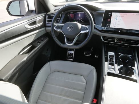 Used 2024 Volkswagen Atlas Cross Sport SEL R-Line image 9