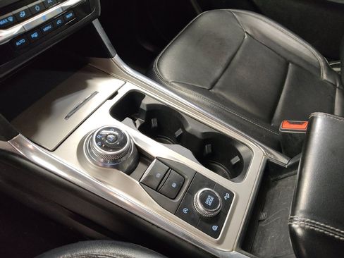 Used 2020 Ford Explorer XLT w/ Equipment Group 202A image 26