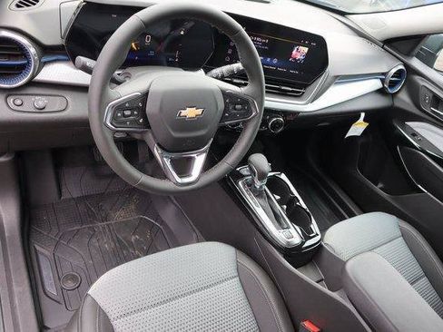 Used 2025 Chevrolet Trax LT w/ Driver Confidence Package FWD image 6