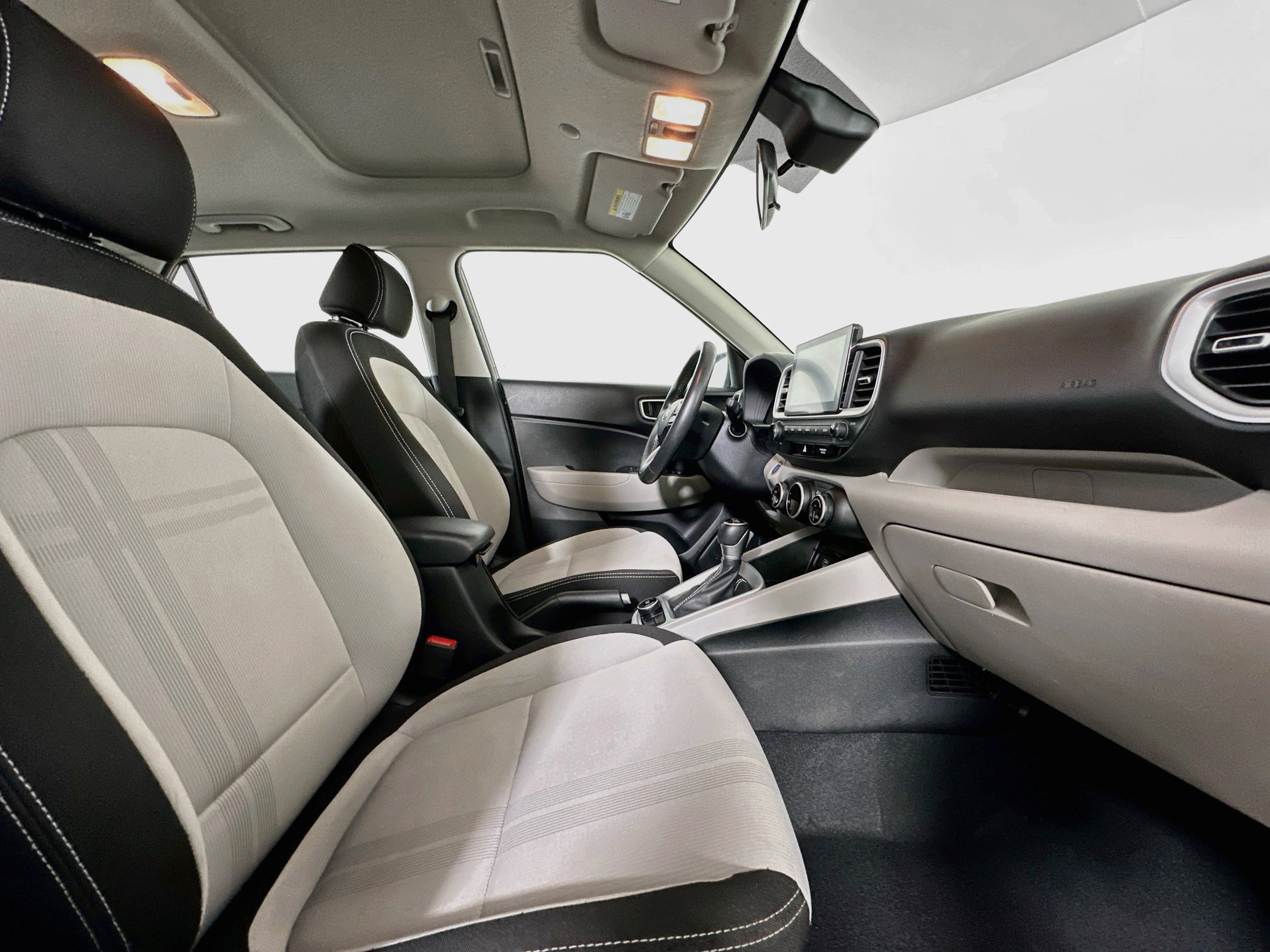 Used 2025 Hyundai Venue SEL FWD image 30