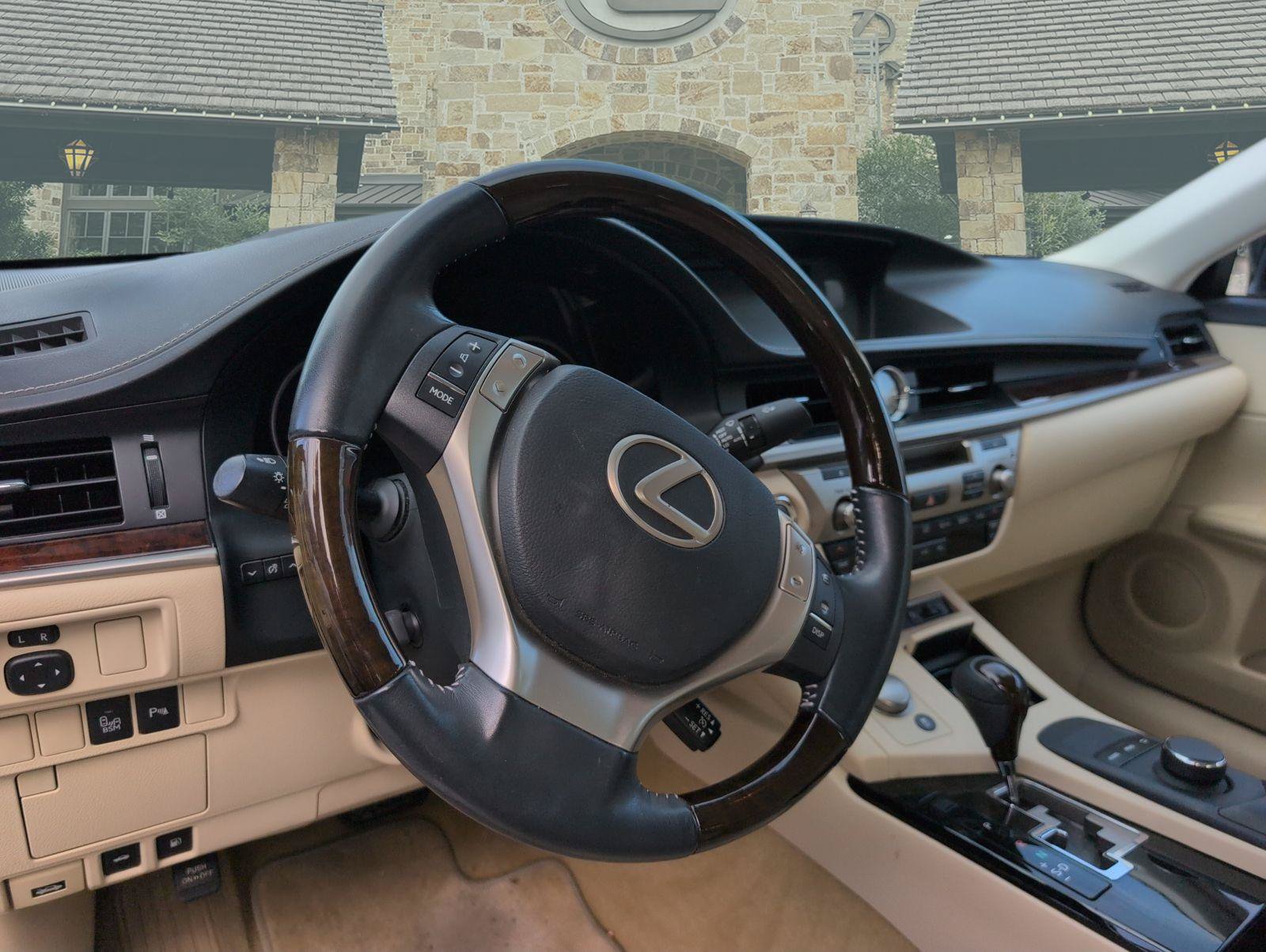 Used 2014 Lexus ES 350 w/ Premium Package FWD image 6