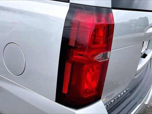 Used 2018 Chevrolet Suburban Premier RWD image 31
