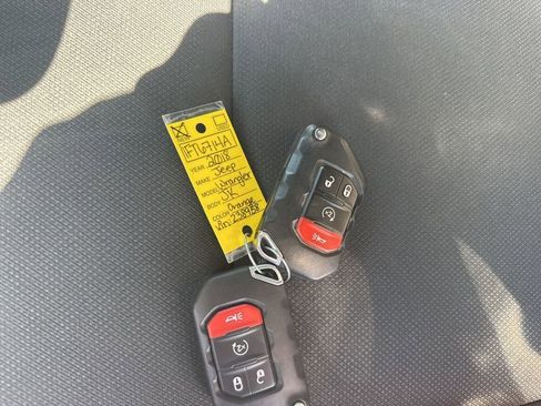 Used 2018 Jeep Wrangler Unlimited Sahara image 33