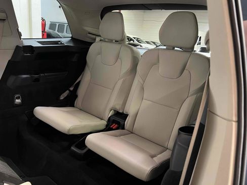 Used 2021 Volvo XC90 T5 Momentum AWD/4WD image 8