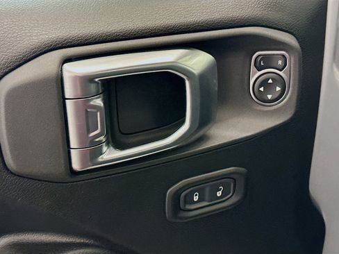 Used 2023 Jeep Wrangler Unlimited w/ Cold Weather Group image 15