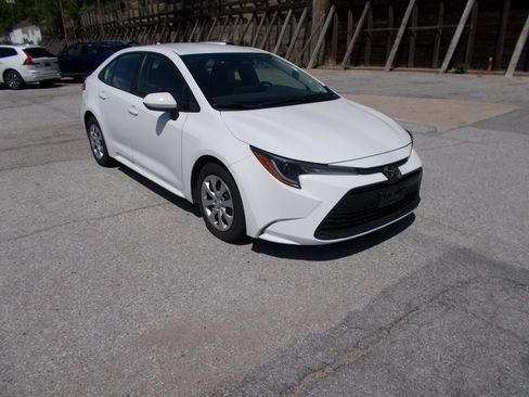 Used 2024 Toyota Corolla LE FWD image 3