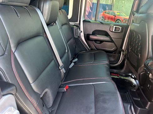 Used 2018 Jeep Wrangler Unlimited Rubicon AWD/4WD image 33