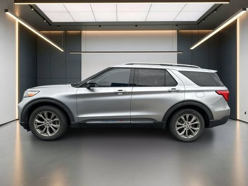 Used 2021 Ford Explorer Limited RWD image 3