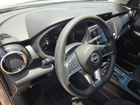 Used 2024 Nissan Kicks SV w/ Interior Electronics Package FWD image 10