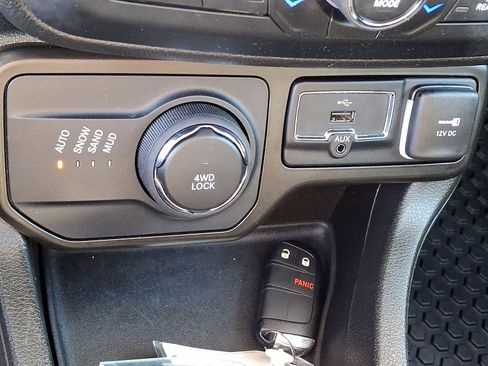 Certified 2023 Jeep Renegade Latitude w/ Sun & Fun Group image 28