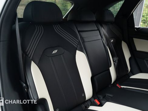 Used 2024 Bentley Bentayga image 36