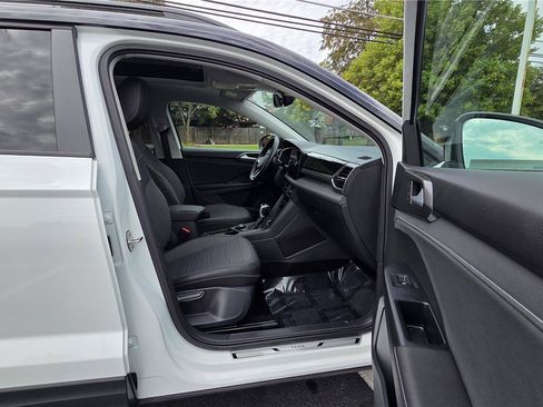 Certified 2025 Volkswagen Taos SE AWD/4WD image 33