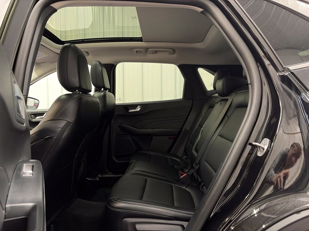 Used 2025 Ford Escape Platinum AWD/4WD image 14