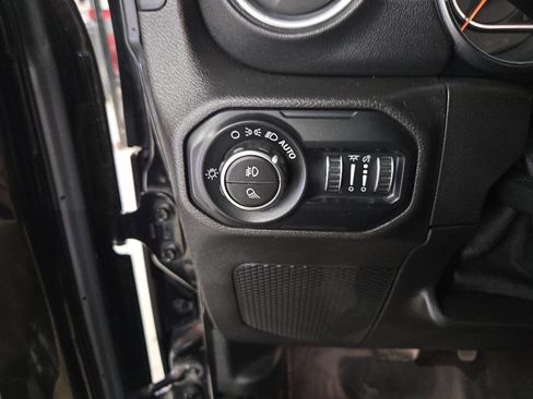 Used 2020 Jeep Gladiator Overland image 15