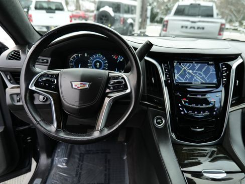 Used 2020 Cadillac Escalade Platinum image 17