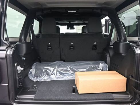 New 2026 Jeep Wrangler Unlimited Rubicon AWD/4WD image 24