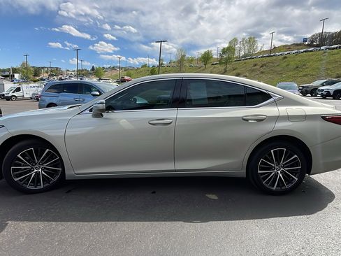 Used 2023 Lexus ES 250 w/ Premium Package AWD/4WD image 4