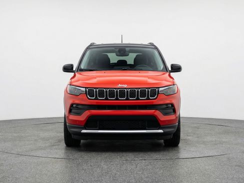 Used 2025 Jeep Compass Limited image 2
