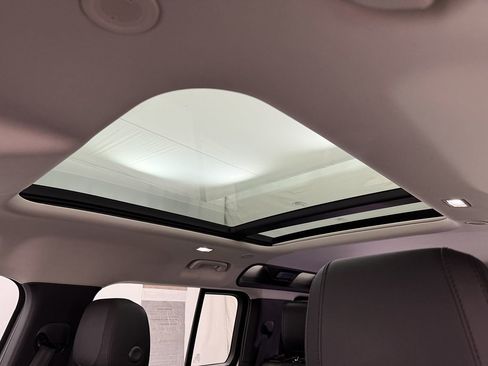 Used 2020 Land Rover Defender 110 First Edition image 11