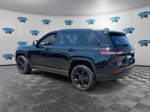 Certified 2023 Jeep Grand Cherokee Limited w/ Black Appearance Package AWD/4WD image 4