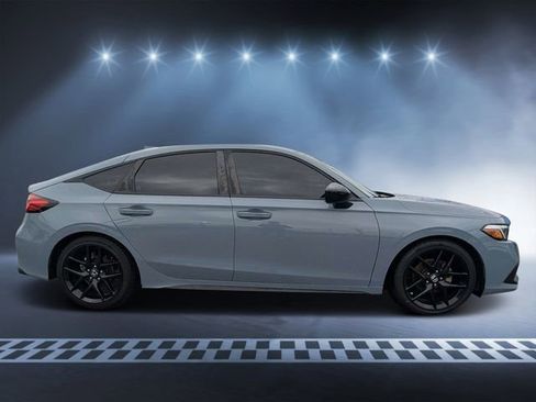 Used 2023 Honda Civic Sport image 2