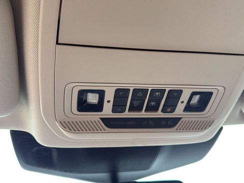 Used 2020 Ford Explorer XLT w/ Equipment Group 202A AWD/4WD image 28